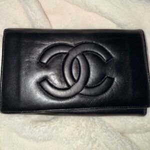 CHANEL Black Quilted CC Embossed Leather Card Holder